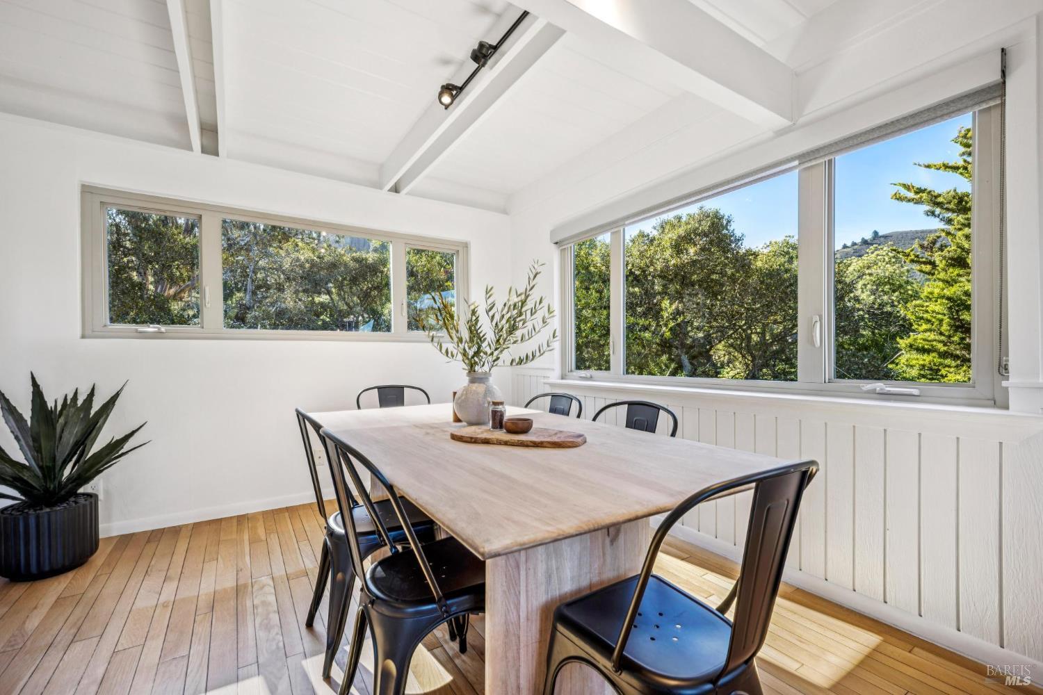 Detail Gallery Image 4 of 28 For 763 Marin Dr, Mill Valley,  CA 94941 - 3 Beds | 3 Baths