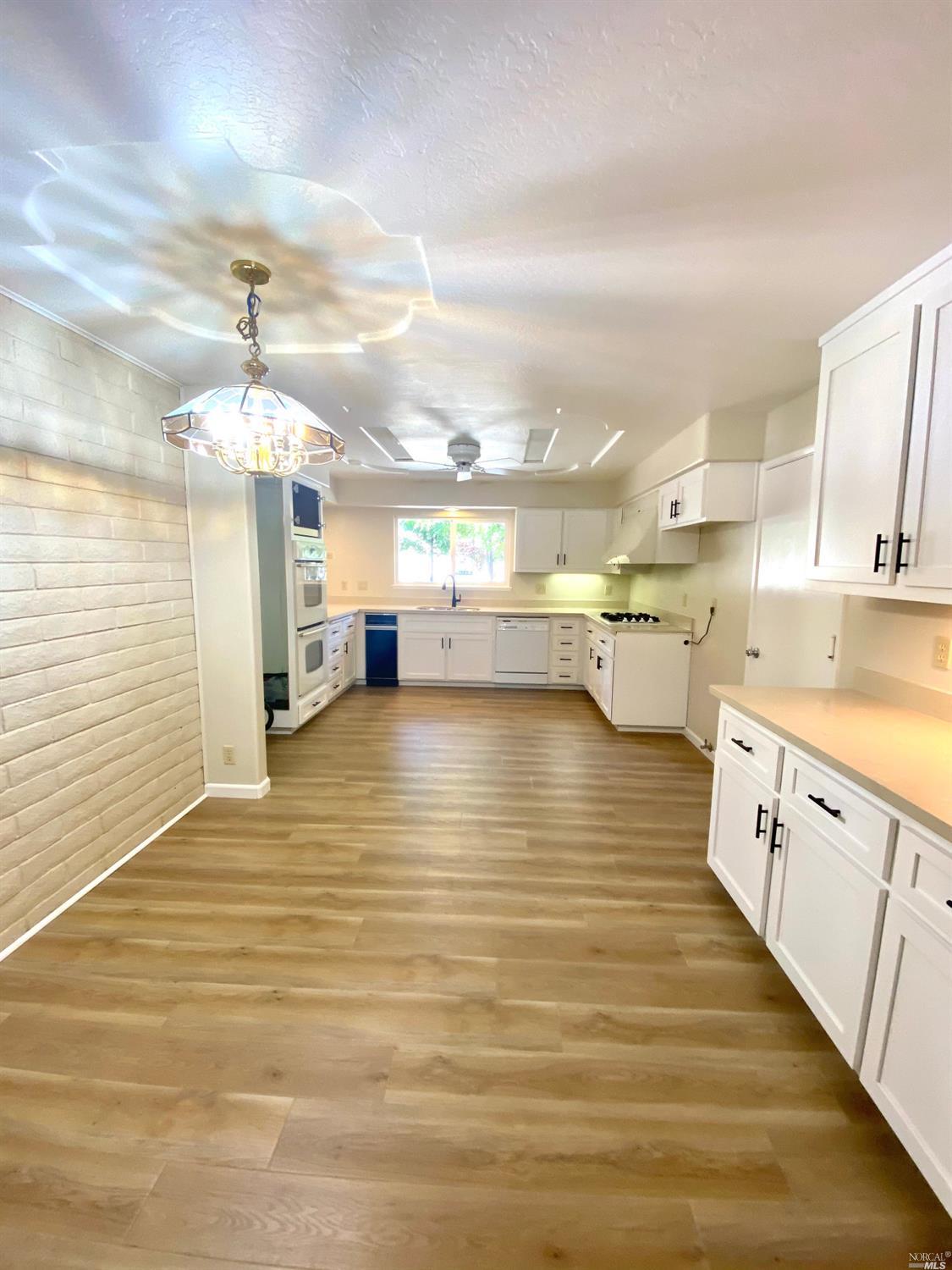 Detail Gallery Image 10 of 23 For 723 Brookside Dr, Vacaville,  CA 95688 - 3 Beds | 2 Baths