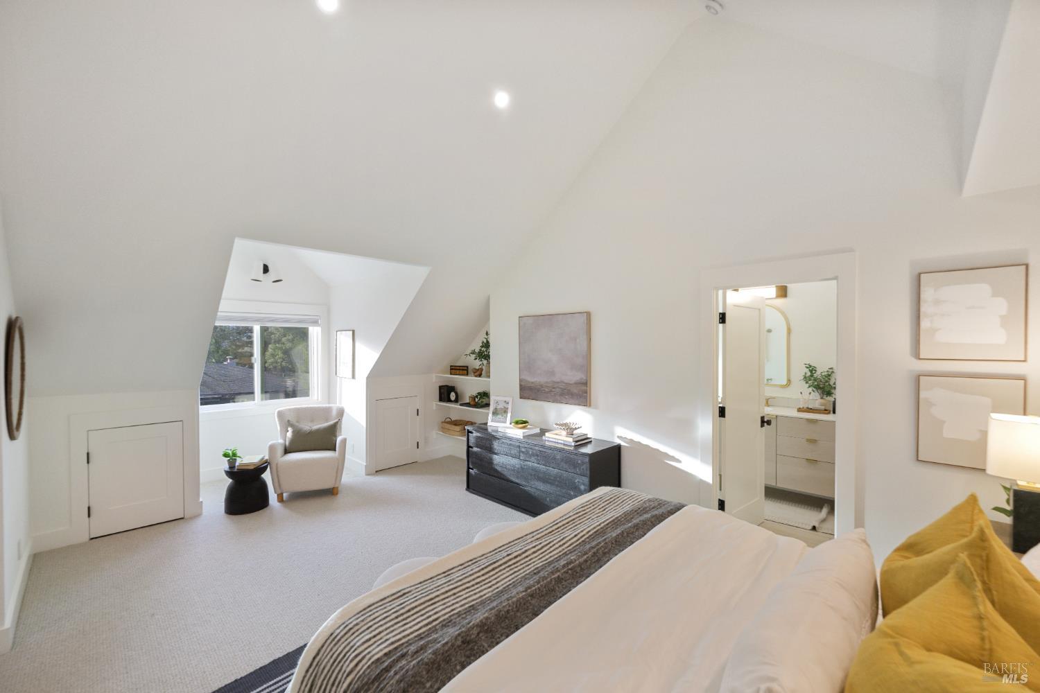 Detail Gallery Image 13 of 38 For 13605 Garric Ave, Glen Ellen,  CA 95442 - 5 Beds | 4/1 Baths