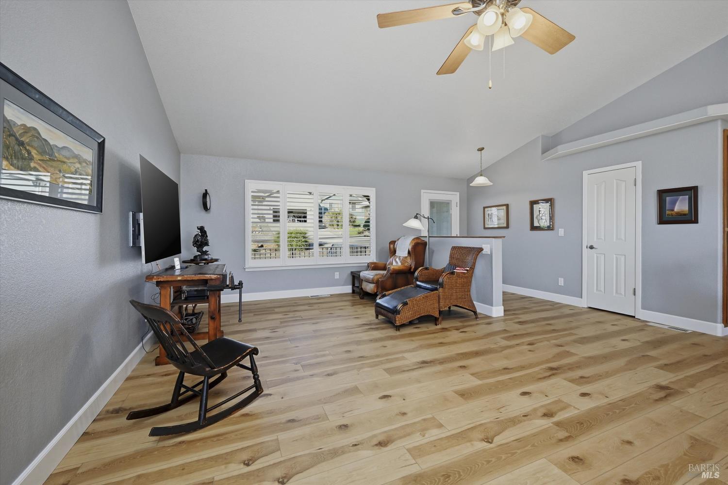 Detail Gallery Image 8 of 30 For 19093 Ravenhill Rd, Hidden Valley Lake,  CA 95467 - 3 Beds | 2 Baths