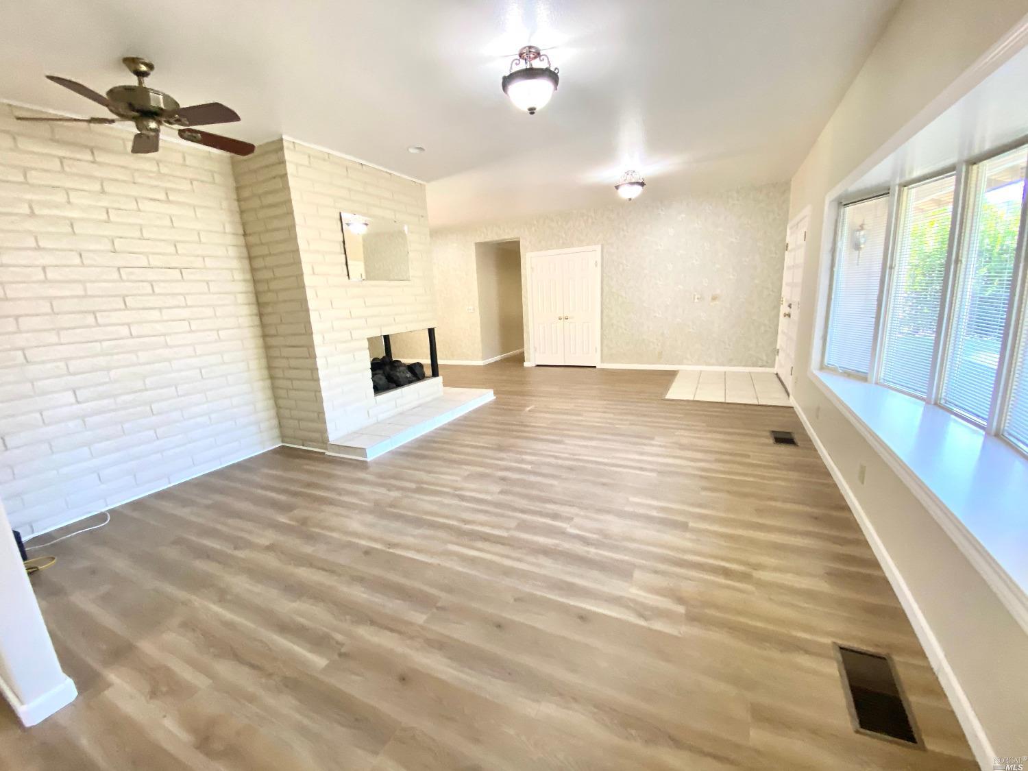 Detail Gallery Image 7 of 23 For 723 Brookside Dr, Vacaville,  CA 95688 - 3 Beds | 2 Baths