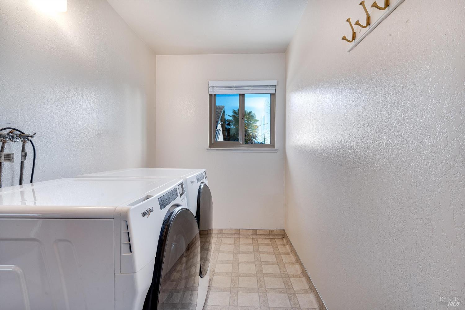 Detail Gallery Image 34 of 54 For 1477 Russell Ave, Santa Rosa,  CA 95403 - 3 Beds | 2 Baths