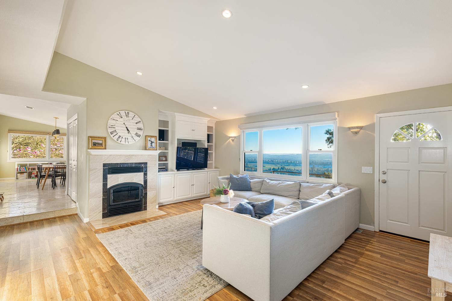 Detail Gallery Image 10 of 48 For 1625 Madrone Ave, Healdsburg,  CA 95448 - 3 Beds | 2 Baths