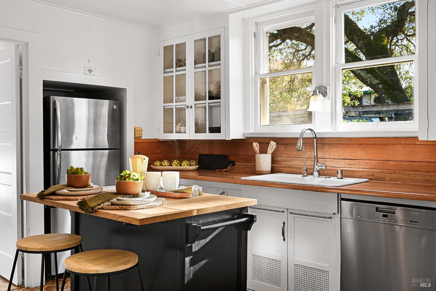 Detail Gallery Image 16 of 54 For 60 Sacramento Ave, San Anselmo,  CA 94960 - 2 Beds | 1 Baths