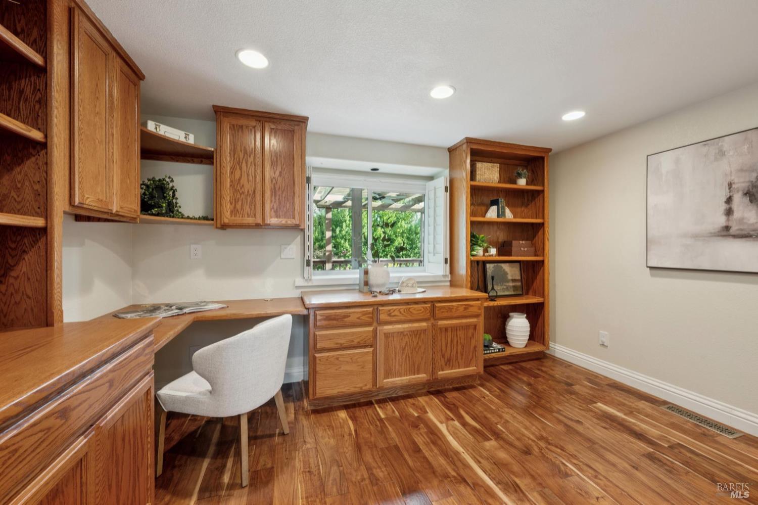 Detail Gallery Image 17 of 69 For 446 Tee Ct, Healdsburg,  CA 95448 - 4 Beds | 3 Baths