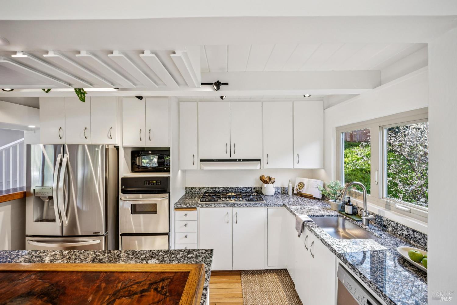 Detail Gallery Image 6 of 28 For 763 Marin Dr, Mill Valley,  CA 94941 - 3 Beds | 3 Baths