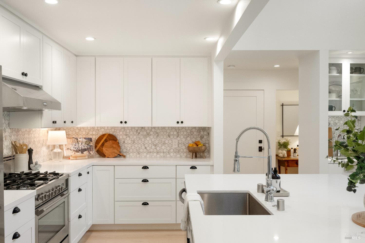 Detail Gallery Image 9 of 38 For 13605 Garric Ave, Glen Ellen,  CA 95442 - 5 Beds | 4/1 Baths