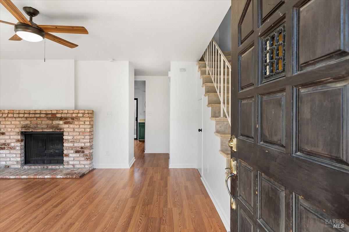 Detail Gallery Image 2 of 12 For 3824 39th Ave #C,  Oakland,  CA 94619 - 2 Beds | 2/1 Baths