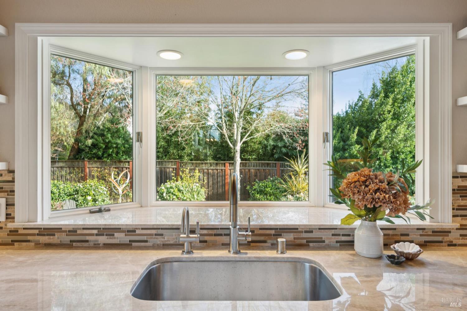 Detail Gallery Image 13 of 69 For 446 Tee Ct, Healdsburg,  CA 95448 - 4 Beds | 3 Baths