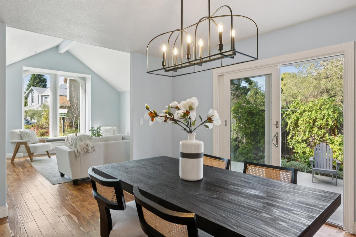 Detail Gallery Image 7 of 69 For 446 Tee Ct, Healdsburg,  CA 95448 - 4 Beds | 3 Baths