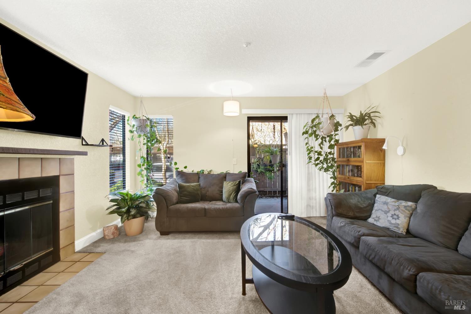 Detail Gallery Image 5 of 55 For 1801 Marshall Rd #801,  Vacaville,  CA 95687 - 2 Beds | 2 Baths