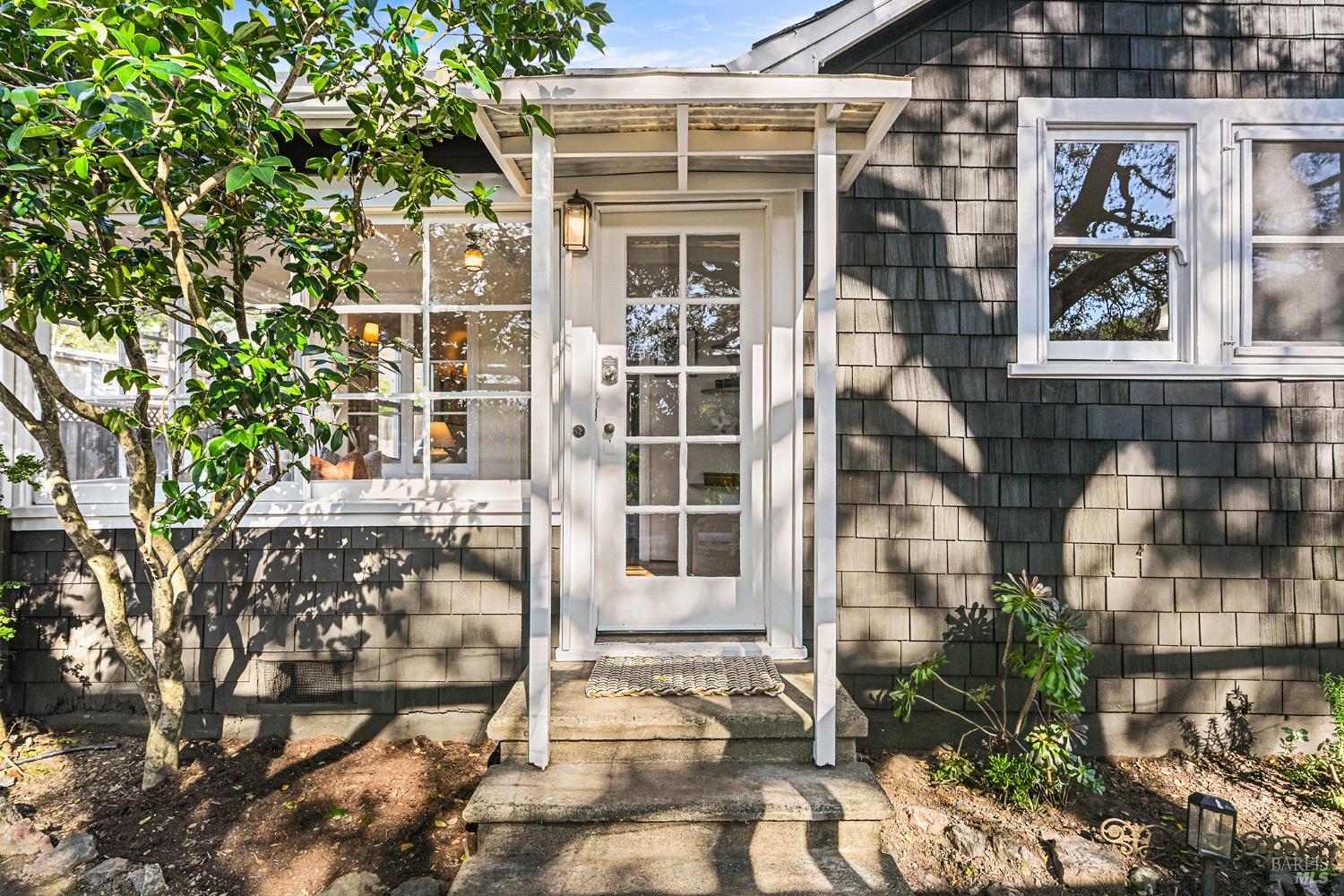 Detail Gallery Image 5 of 54 For 60 Sacramento Ave, San Anselmo,  CA 94960 - 2 Beds | 1 Baths