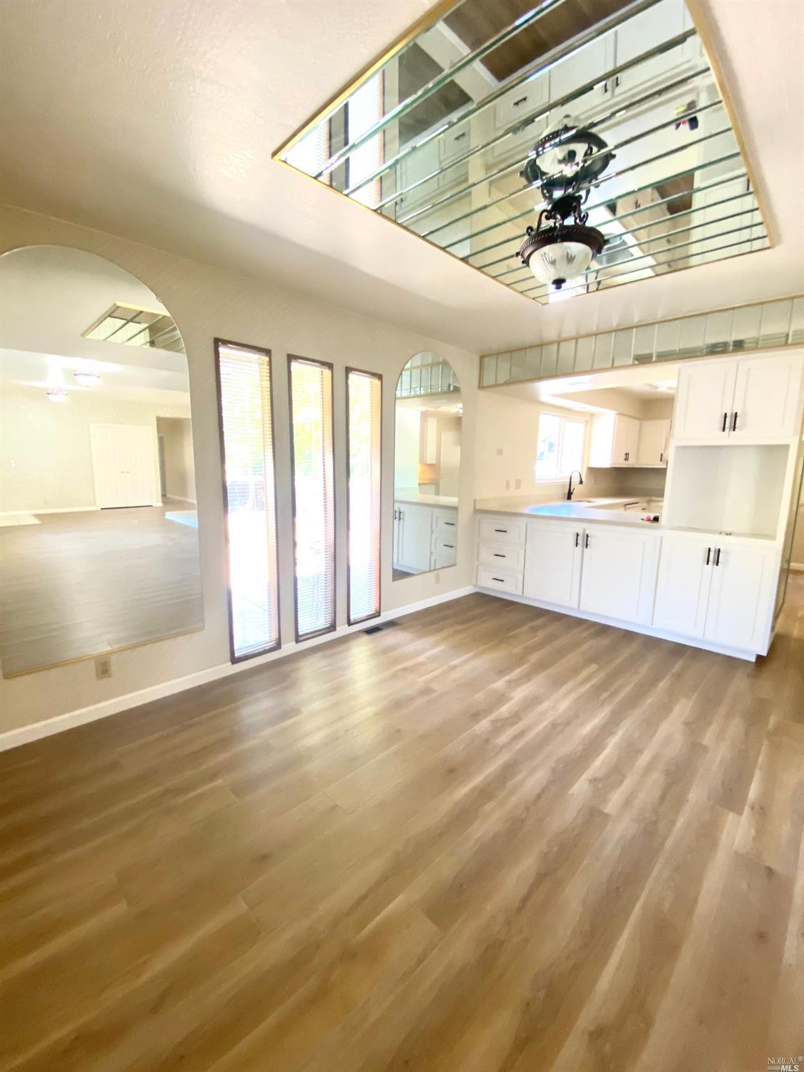 Detail Gallery Image 4 of 23 For 723 Brookside Dr, Vacaville,  CA 95688 - 3 Beds | 2 Baths