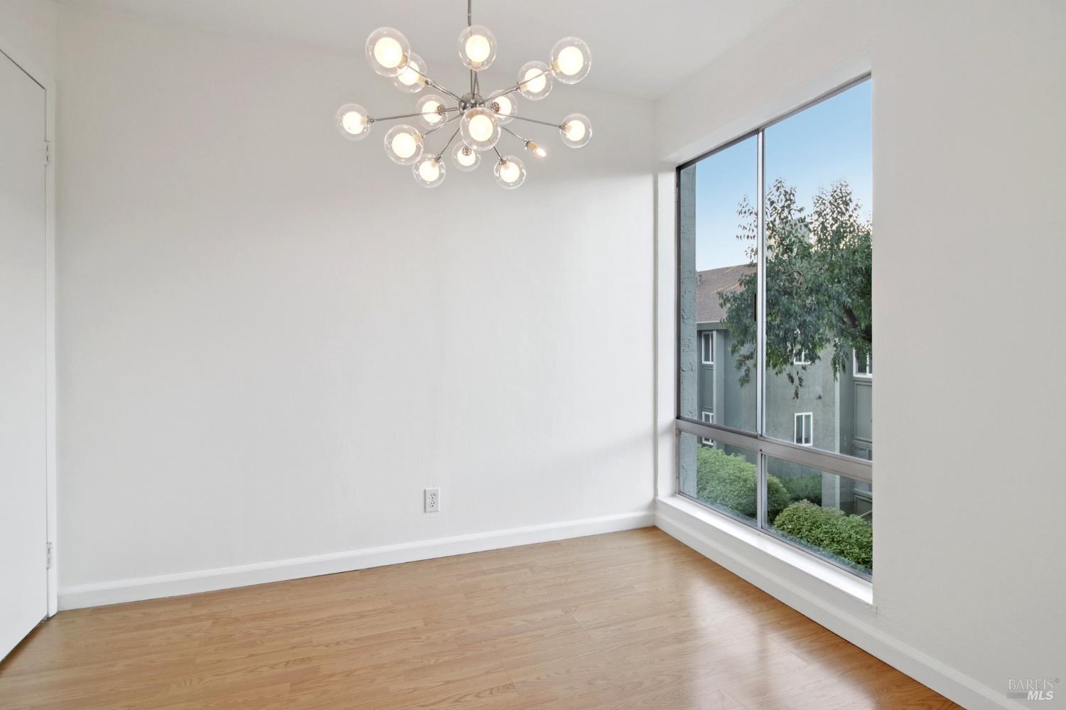 Detail Gallery Image 8 of 24 For 81 Anchorage Rd, Sausalito,  CA 94965 - 1 Beds | 1 Baths