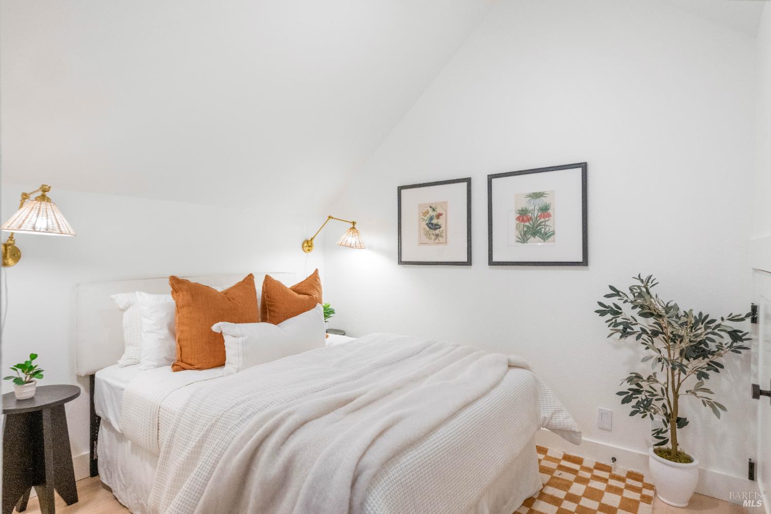 Detail Gallery Image 35 of 38 For 13605 Garric Ave, Glen Ellen,  CA 95442 - 5 Beds | 4/1 Baths