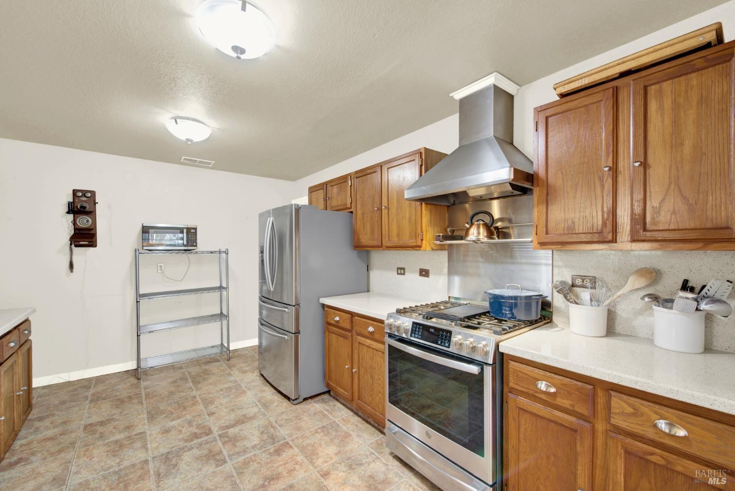 Detail Gallery Image 19 of 65 For 7937 Sunkist Dr, Oakland,  CA 94605 - 4 Beds | 3 Baths