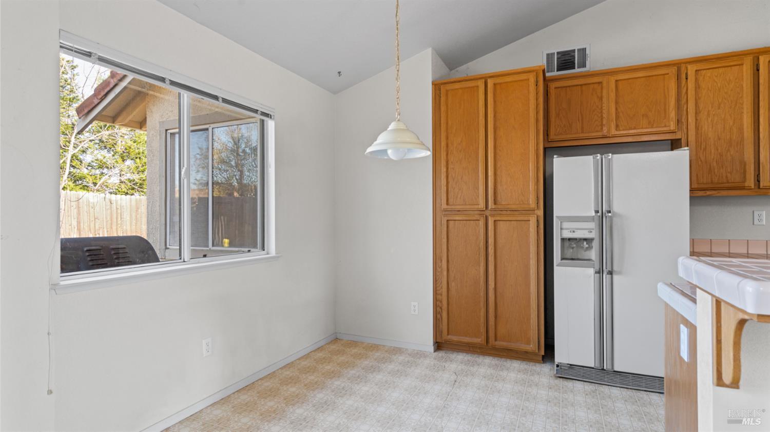 Detail Gallery Image 14 of 37 For 954 Iron Dr, Vacaville,  CA 95687 - 3 Beds | 2 Baths