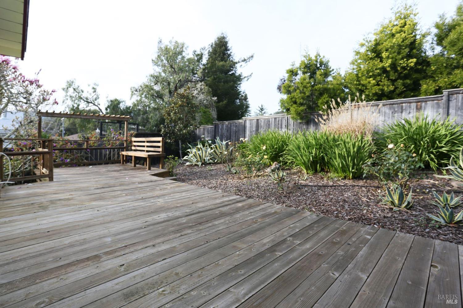 Detail Gallery Image 8 of 27 For 11 Alta Vista Ave #11,  Mill Valley,  CA 94941 - 2 Beds | 1 Baths