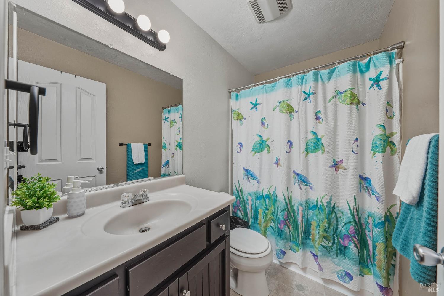Detail Gallery Image 30 of 43 For 460 Walnut Dr, Lakeport,  CA 95453 - 2 Beds | 2 Baths