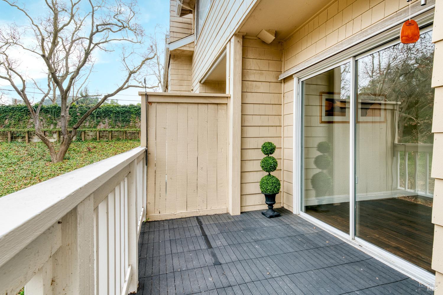 Detail Gallery Image 21 of 38 For 269 Hidden Creek Ct, Martinez,  CA 94553 - 2 Beds | 2/1 Baths