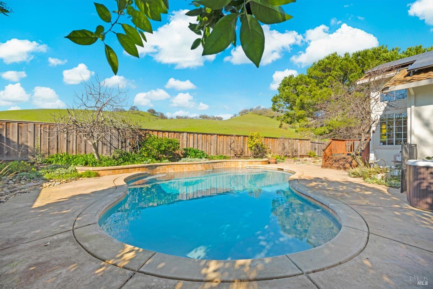 Detail Gallery Image 6 of 66 For 3327 Colonial Ct, Fairfield,  CA 94534 - 4 Beds | 3 Baths