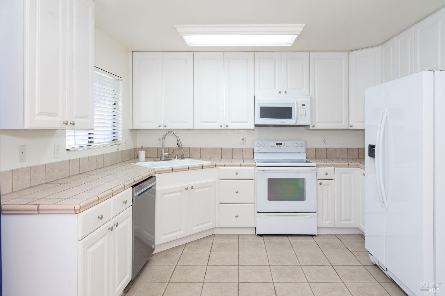 Detail Gallery Image 9 of 34 For 2791 Mcbride Ln #148,  Santa Rosa,  CA 95403 - 2 Beds | 1/1 Baths