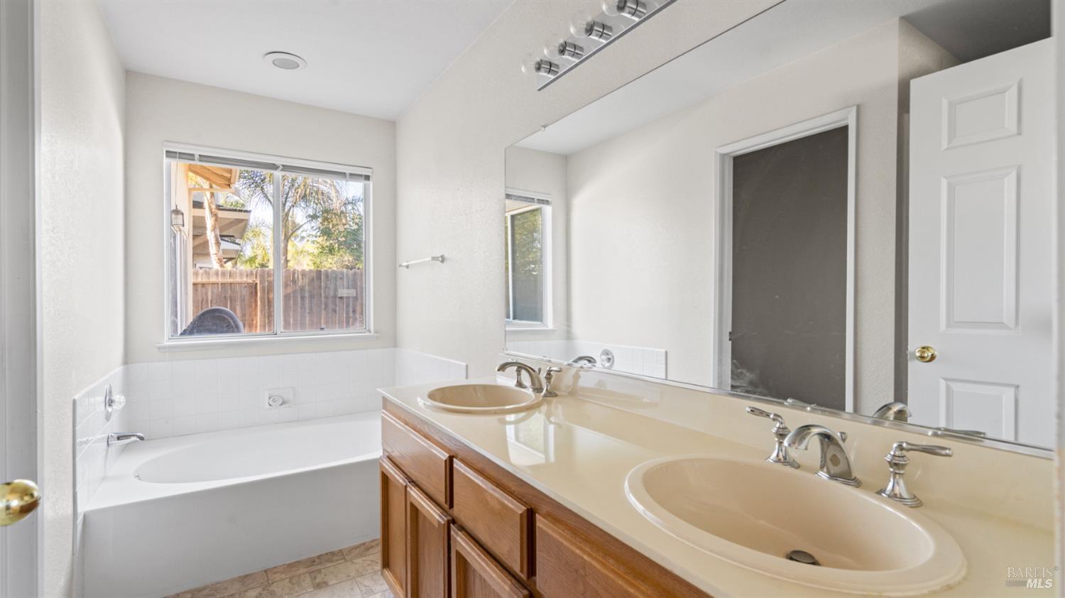 Detail Gallery Image 31 of 37 For 954 Iron Dr, Vacaville,  CA 95687 - 3 Beds | 2 Baths