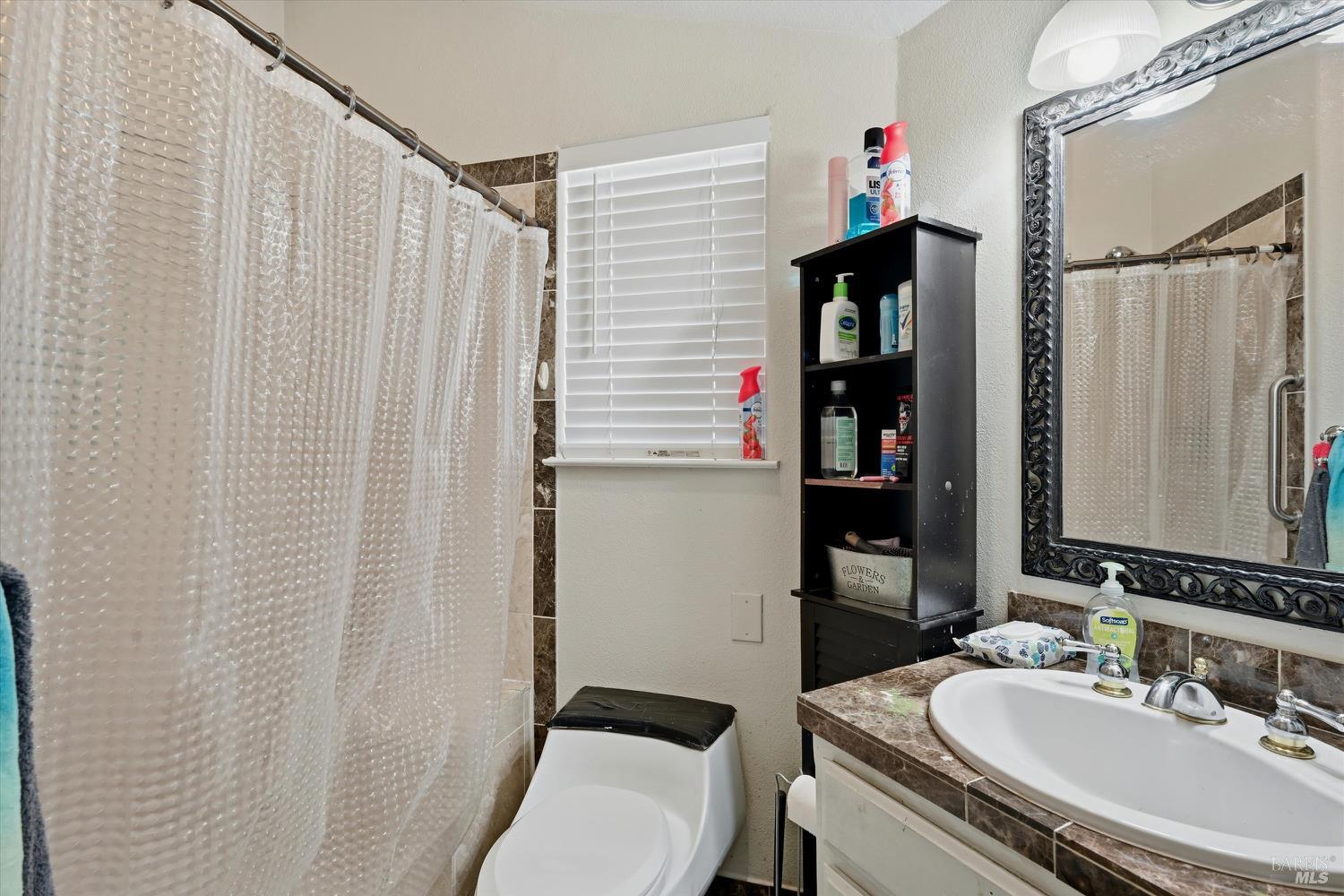 Detail Gallery Image 10 of 27 For 17905 Bunker Rd, Hidden Valley Lake,  CA 95467 - 3 Beds | 2/1 Baths