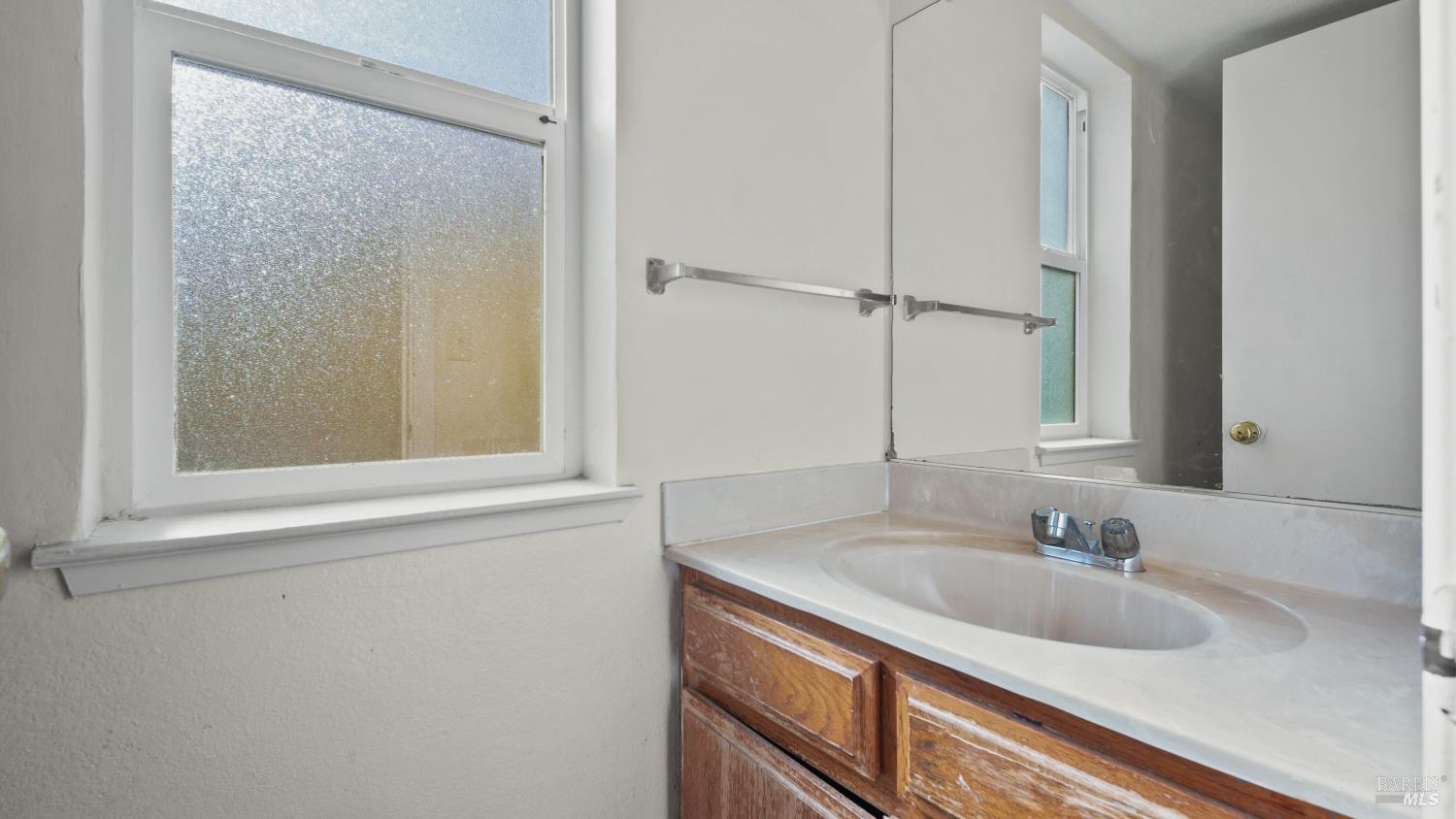 Detail Gallery Image 11 of 36 For 157 James River Rd, Vallejo,  CA 94591 - 4 Beds | 2/1 Baths
