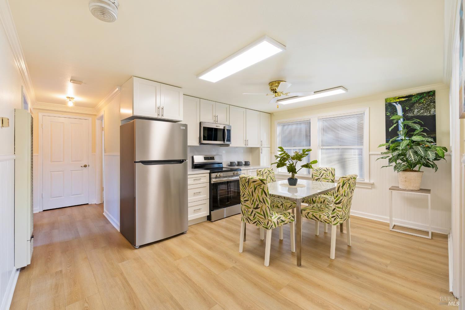 Detail Gallery Image 6 of 19 For 472 5th St, Sonoma,  CA 95476 - 2 Beds | 1 Baths