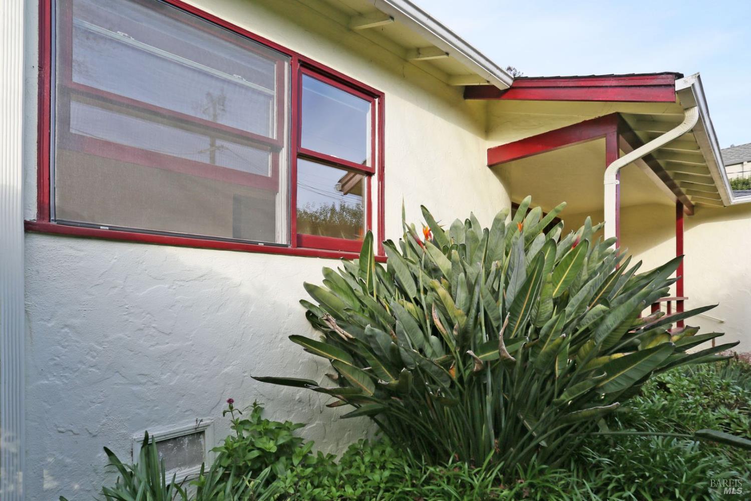 Detail Gallery Image 5 of 27 For 11 Alta Vista Ave #11,  Mill Valley,  CA 94941 - 2 Beds | 1 Baths