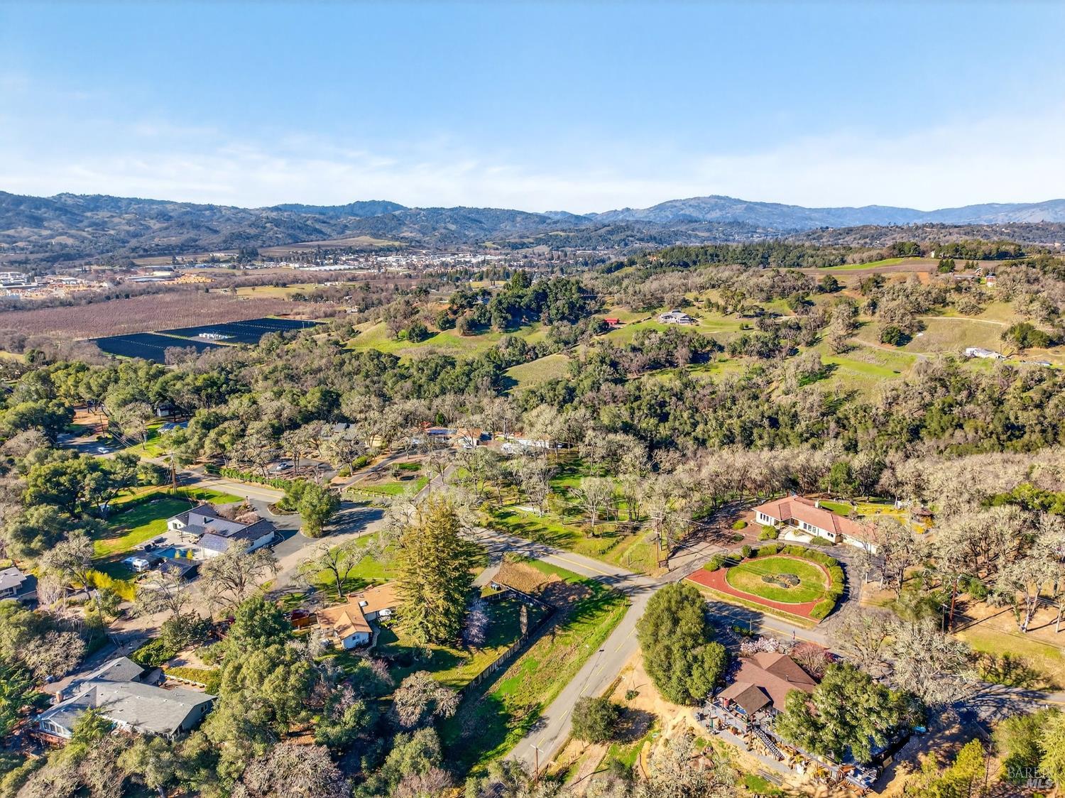 Detail Gallery Image 4 of 58 For 1790 Deerwood Dr, Ukiah,  CA 95482 - 3 Beds | 3 Baths