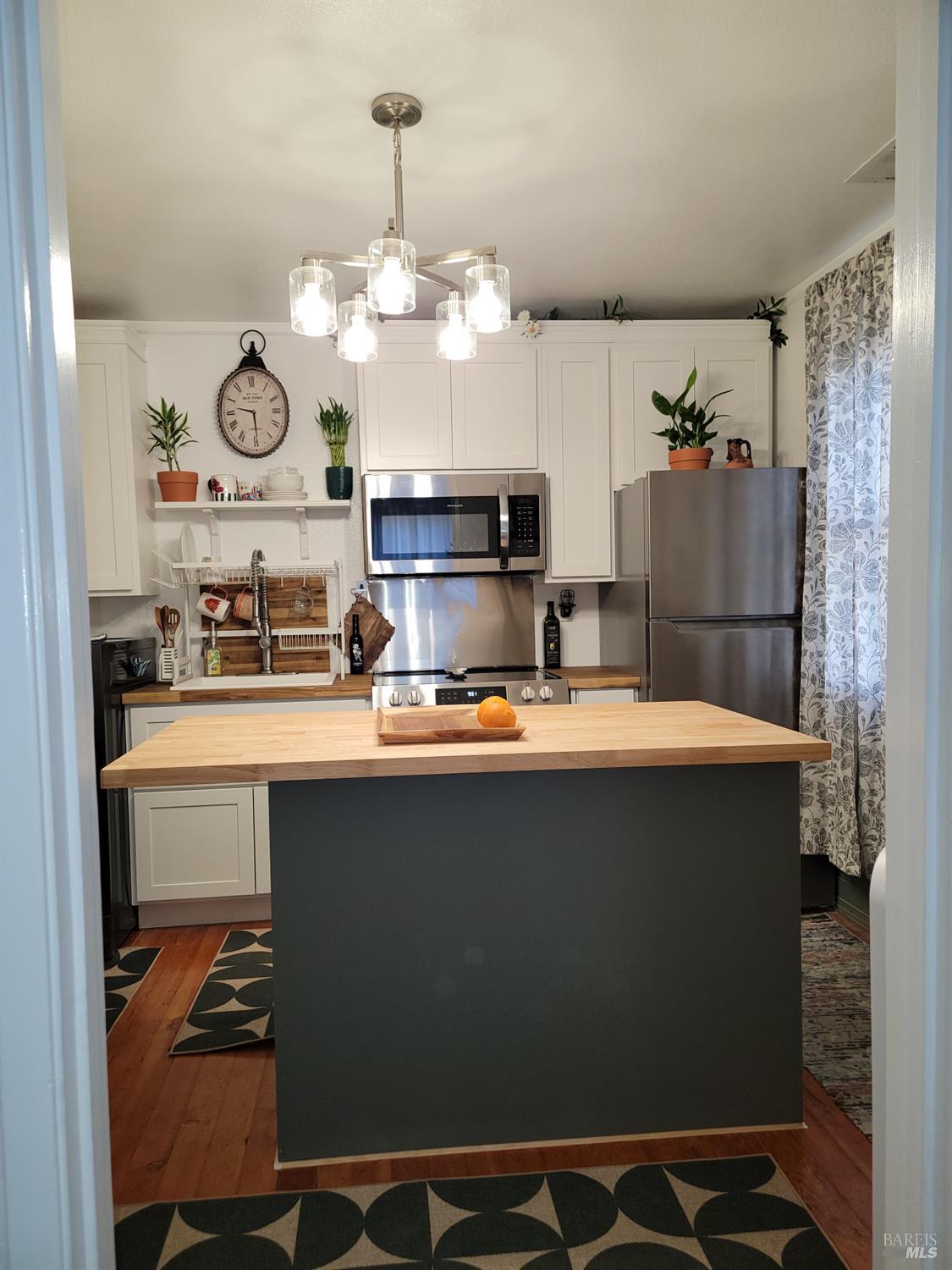 Detail Gallery Image 10 of 30 For 100 Ridgway Ave, Santa Rosa,  CA 95401 - 2 Beds | 1 Baths