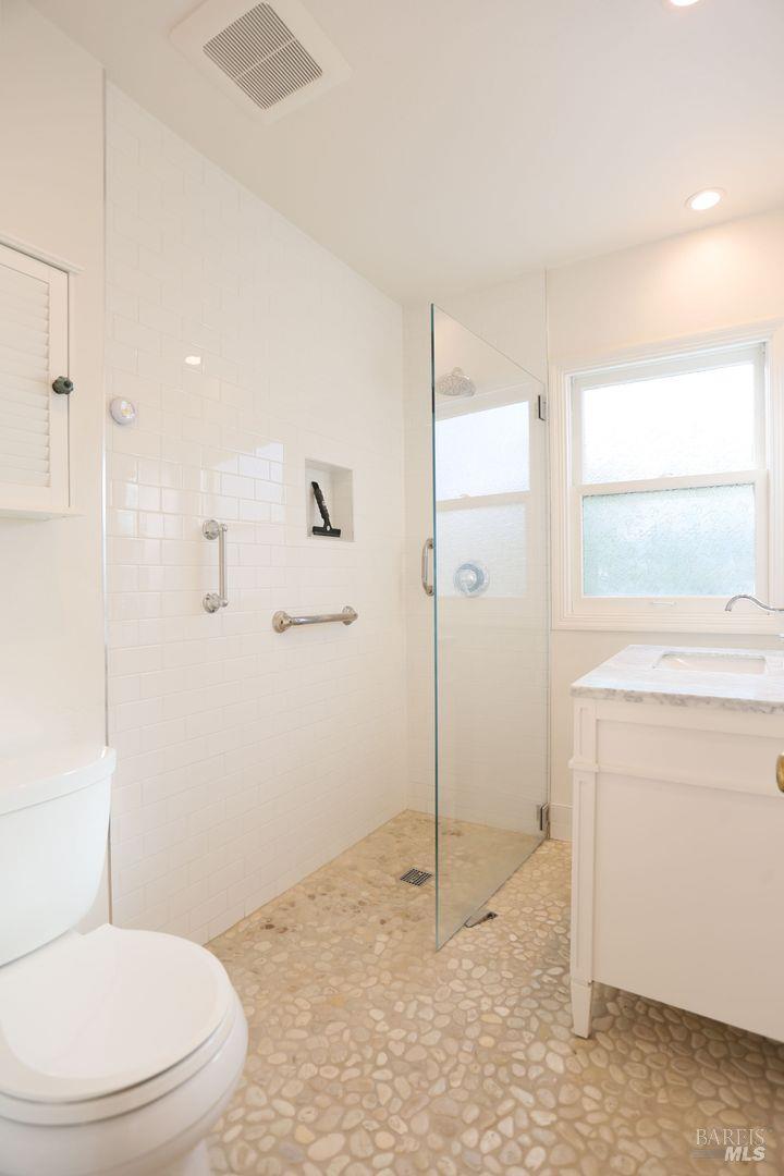 Detail Gallery Image 27 of 27 For 11 Alta Vista Ave #11,  Mill Valley,  CA 94941 - 2 Beds | 1 Baths