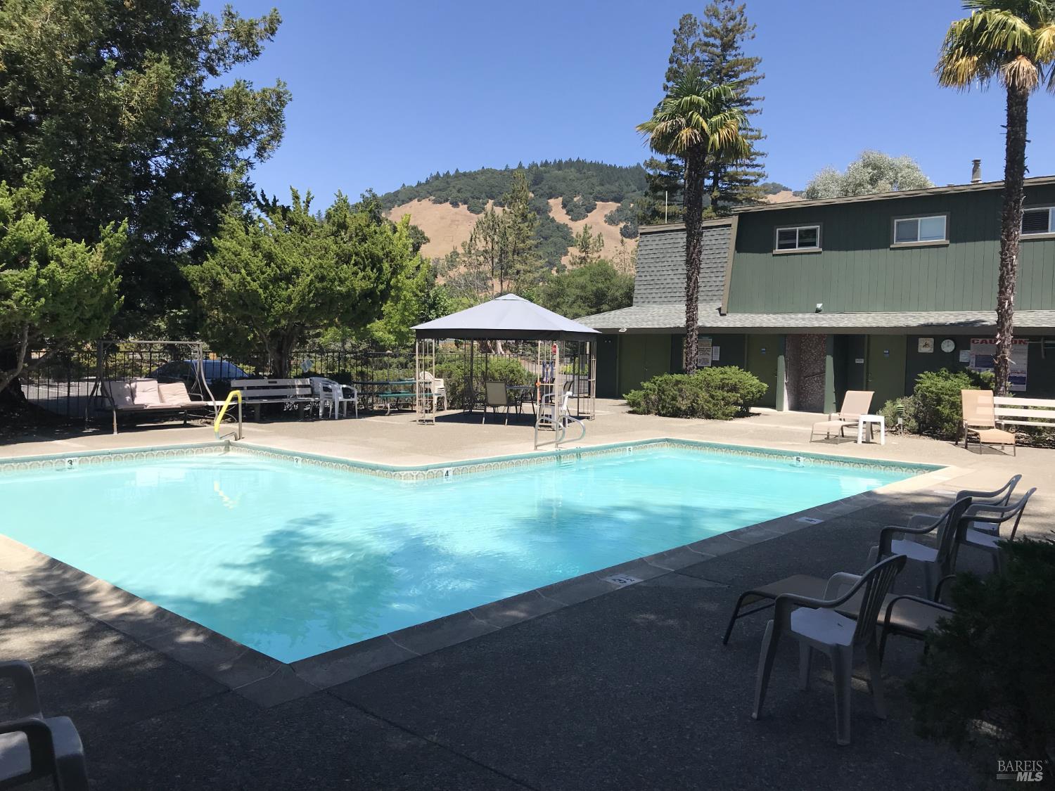 Detail Gallery Image 33 of 35 For 97 Glenoak Ct, Santa Rosa,  CA 95409 - 2 Beds | 2 Baths