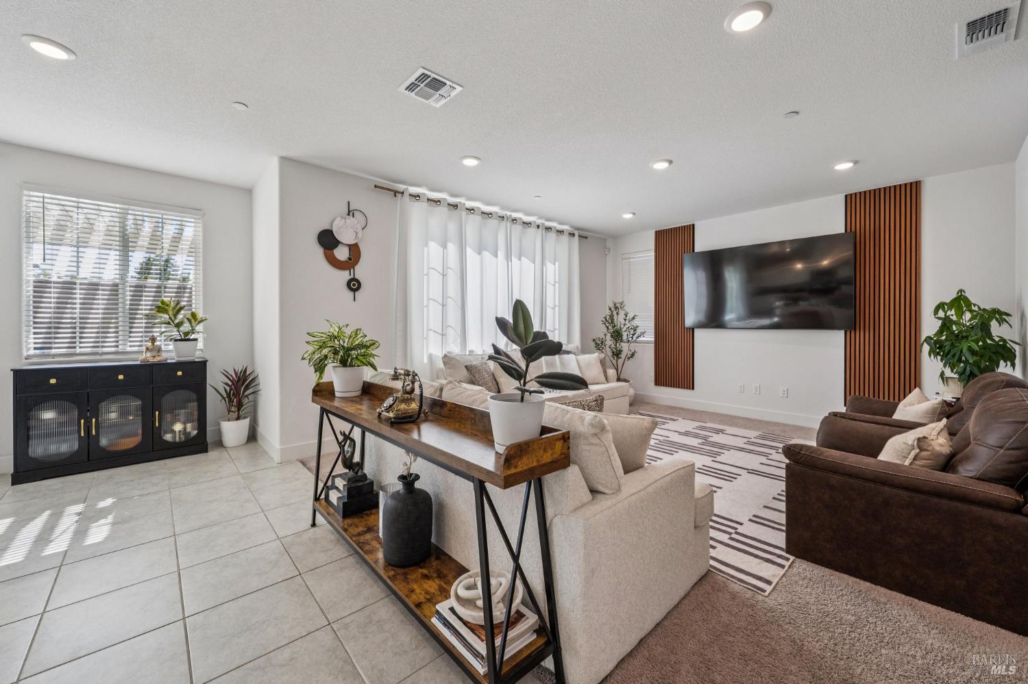 Detail Gallery Image 4 of 35 For 2915 Shaver St, Fairfield,  CA 94533 - 5 Beds | 3 Baths