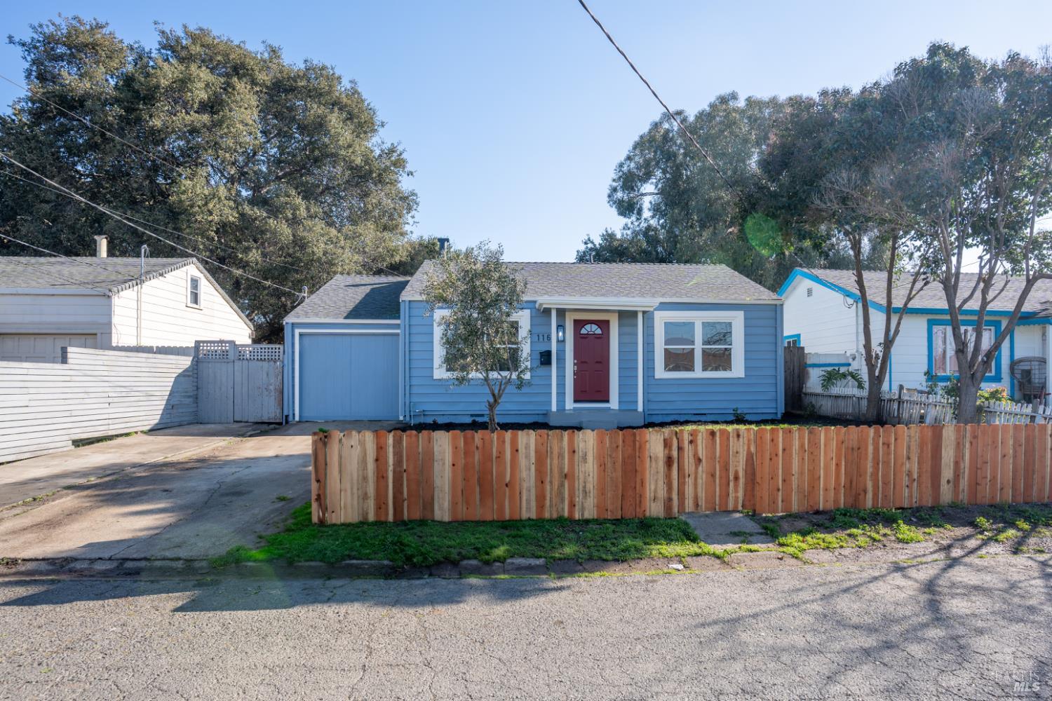 Detail Gallery Image 5 of 29 For 116 Hogan Ave, Vallejo,  CA 94589 - 3 Beds | 1 Baths