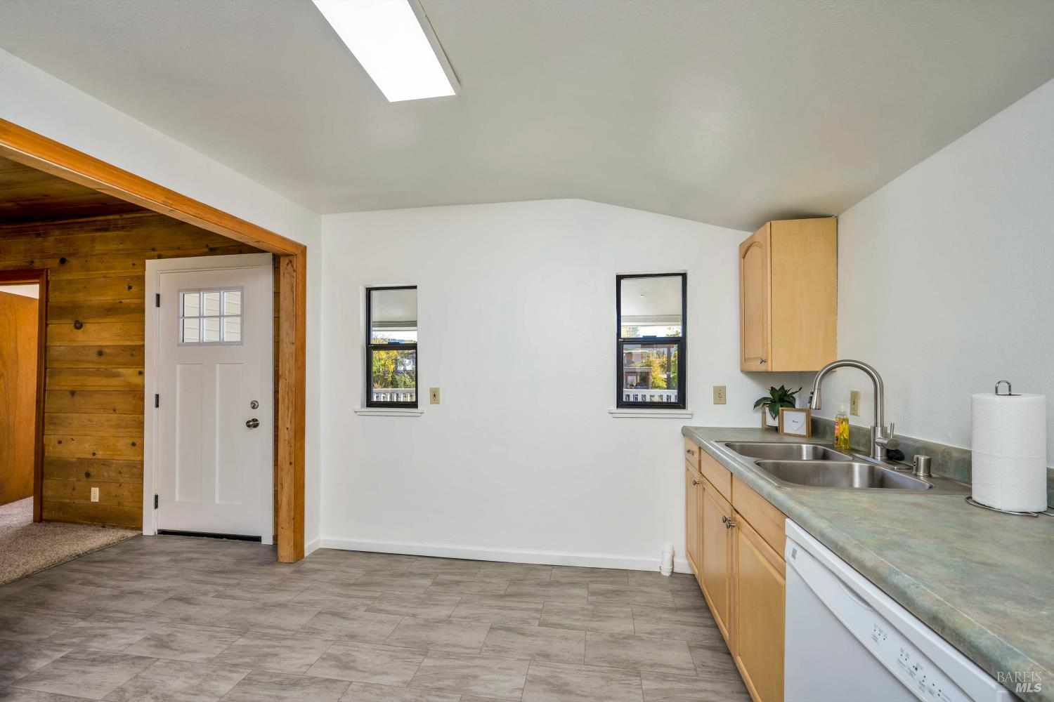 Detail Gallery Image 6 of 20 For 12940 1st St, Clearlake Oaks,  CA 95423 - 2 Beds | 2 Baths