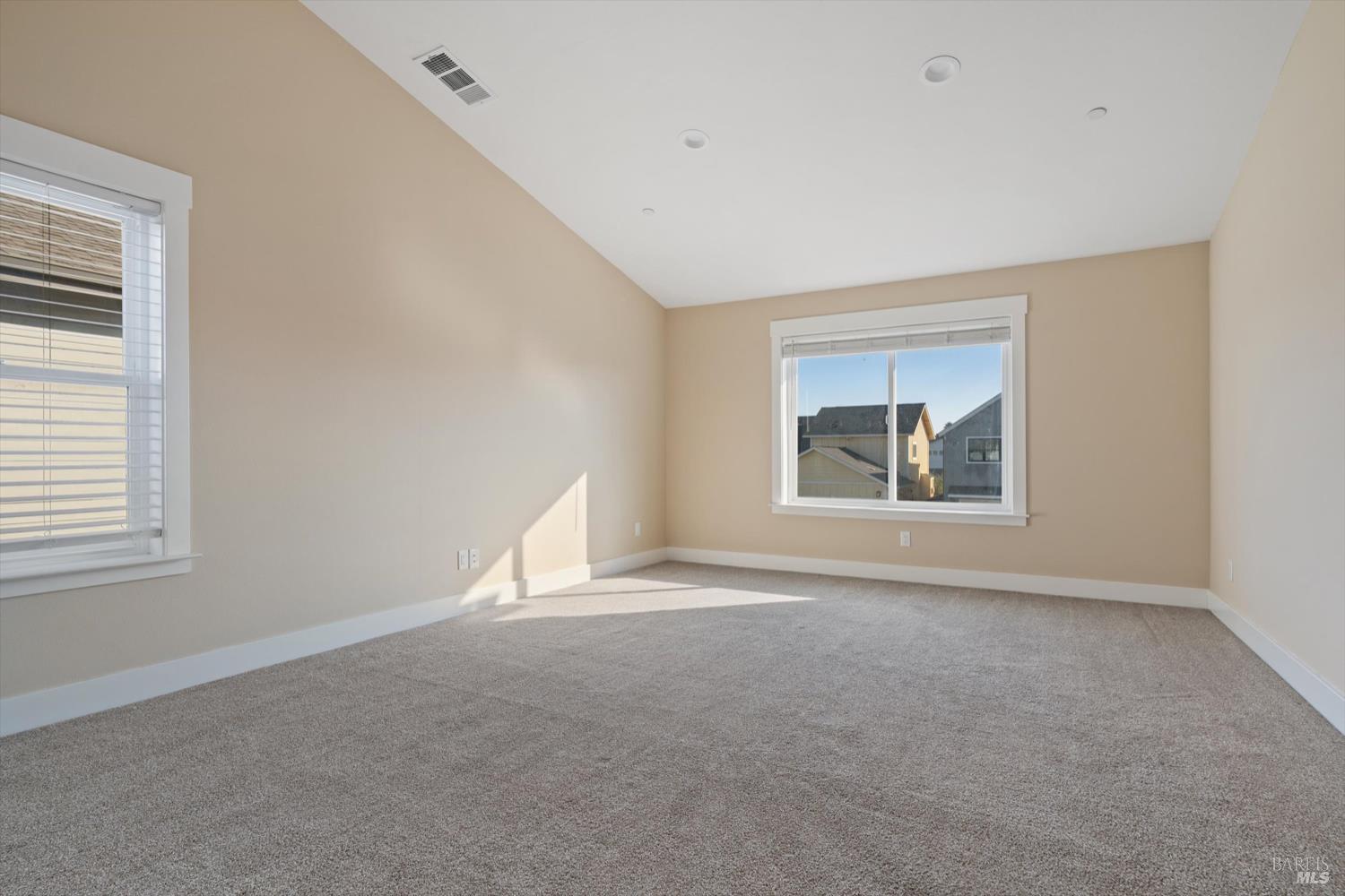 Detail Gallery Image 9 of 16 For 1647 Kerry Ln, Santa Rosa,  CA 95403 - 4 Beds | 2/1 Baths