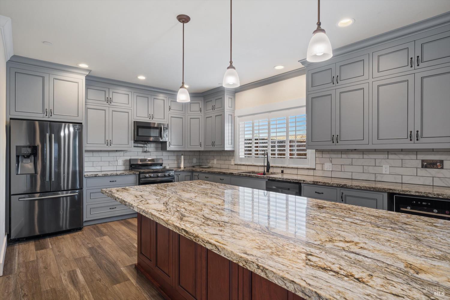 Detail Gallery Image 5 of 16 For 1647 Kerry Ln, Santa Rosa,  CA 95403 - 4 Beds | 2/1 Baths