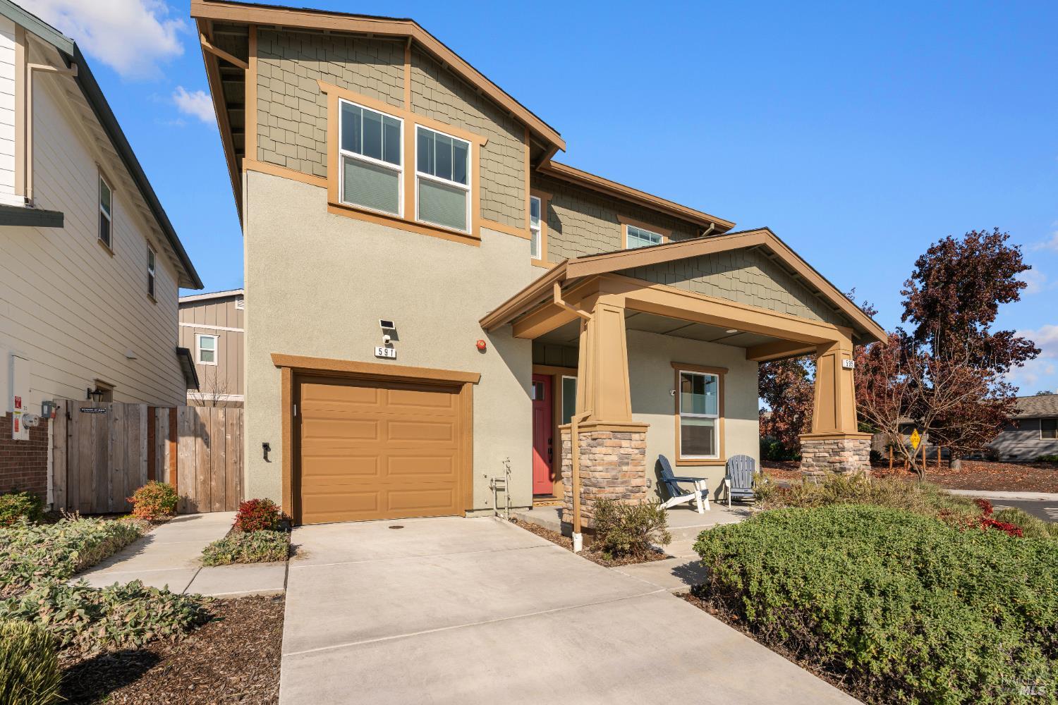 Detail Gallery Image 2 of 56 For 591 Madison St, Petaluma,  CA 94952 - 4 Beds | 3/1 Baths