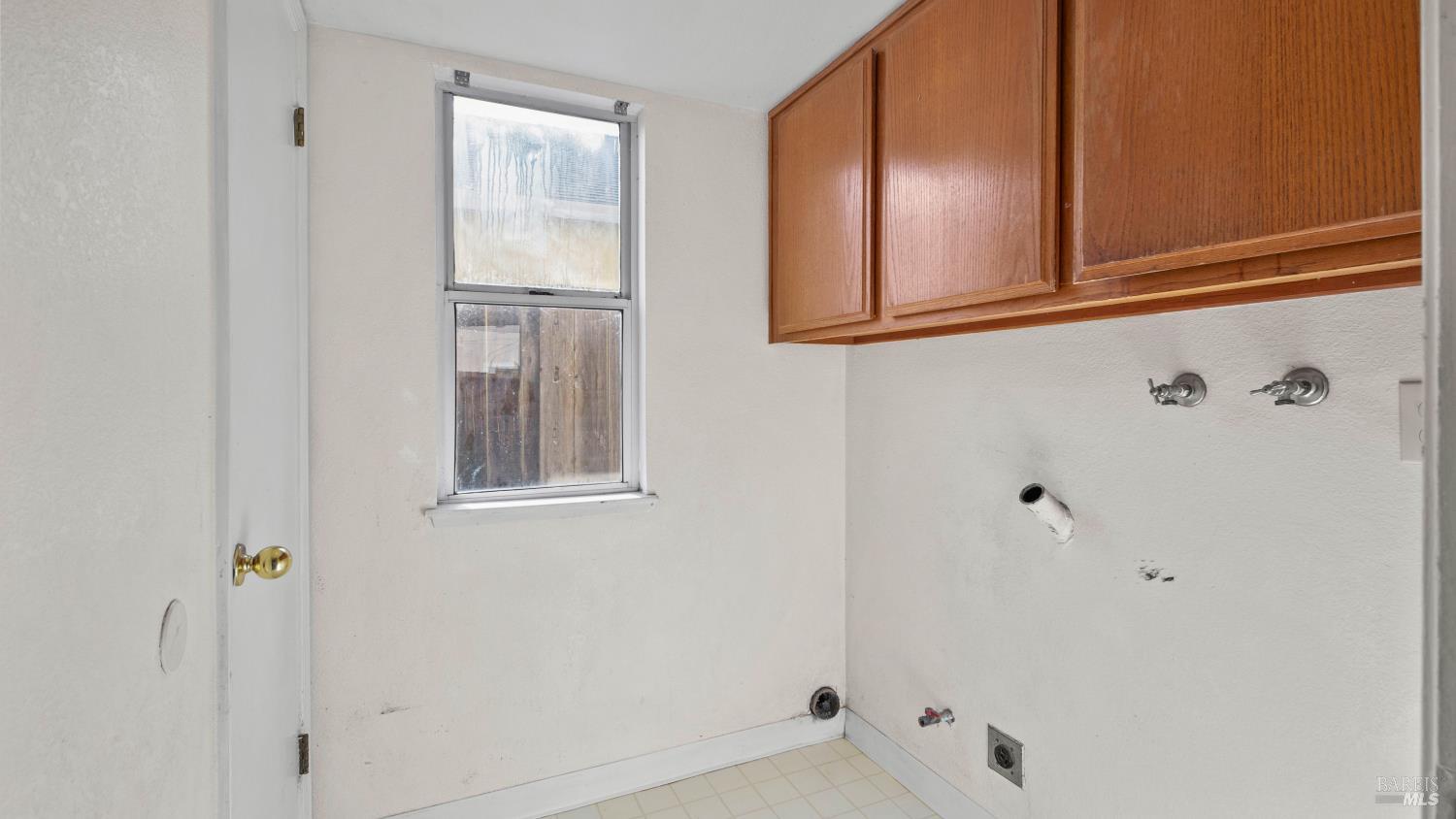 Detail Gallery Image 12 of 36 For 157 James River Rd, Vallejo,  CA 94591 - 4 Beds | 2/1 Baths