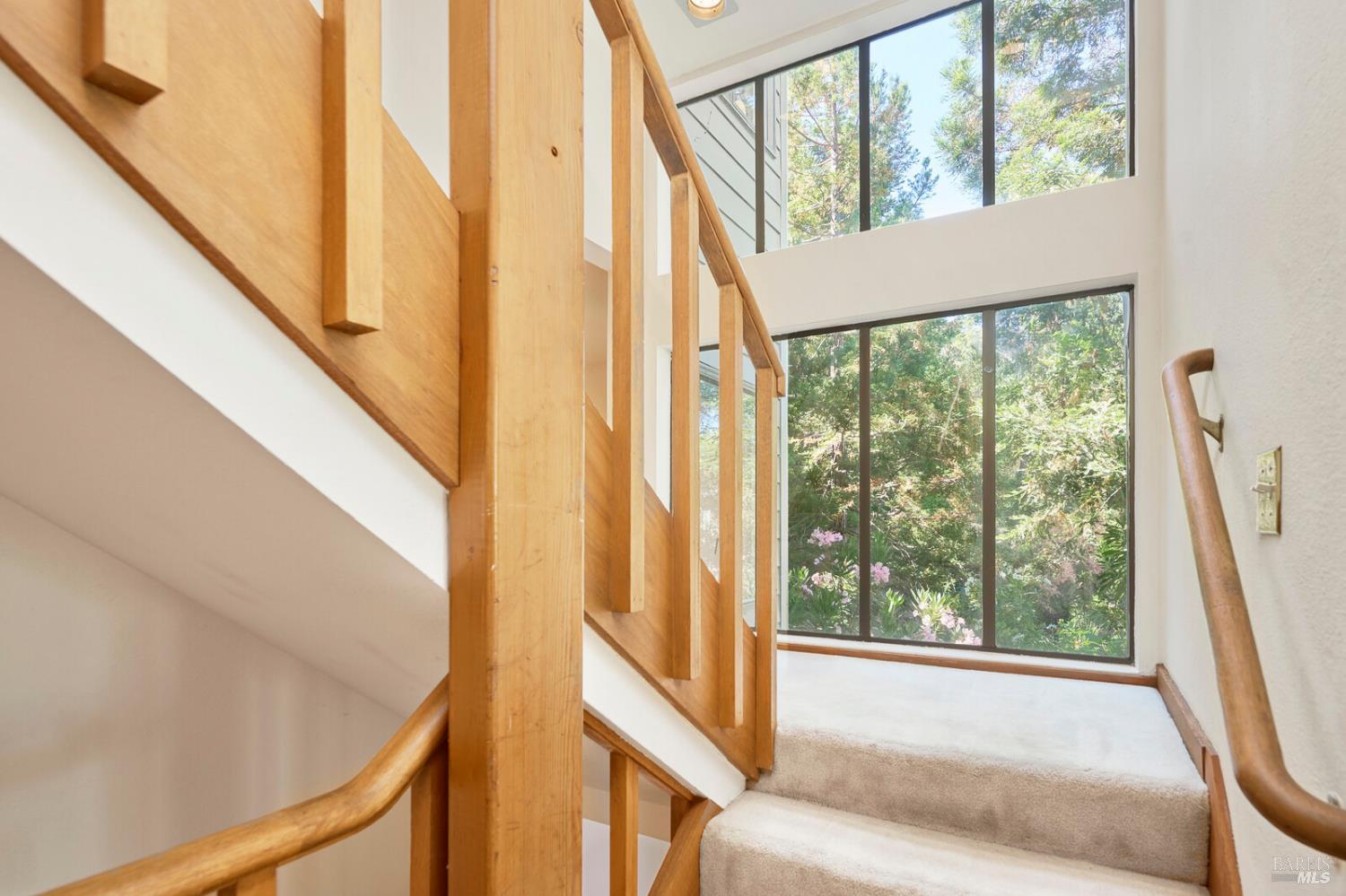 Detail Gallery Image 8 of 24 For 166 Professional Center Pkwy, San Rafael,  CA 94903 - 3 Beds | 2/1 Baths