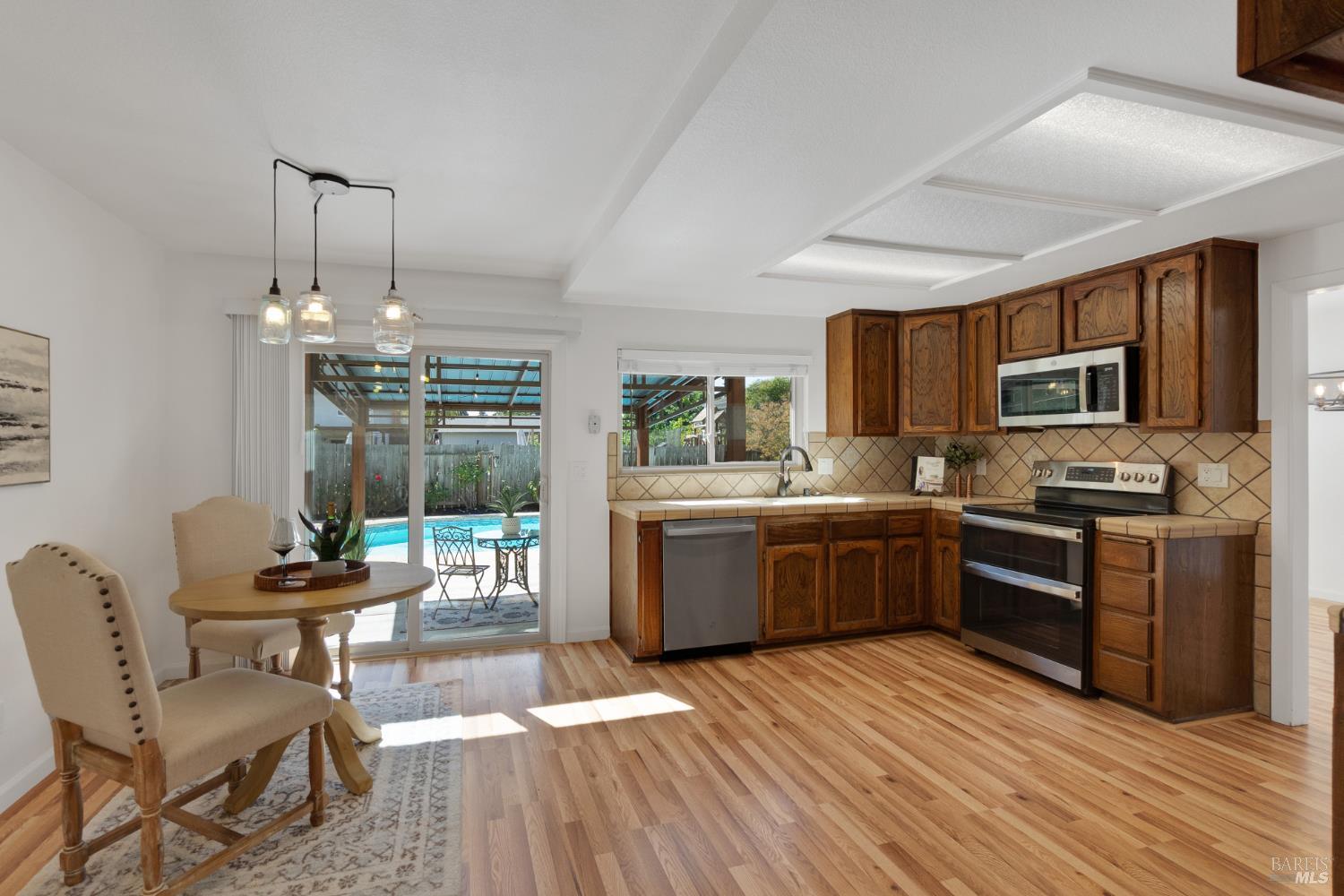 Detail Gallery Image 4 of 47 For 3451 Nantucket Dr, Fairfield,  CA 94534 - 4 Beds | 2/1 Baths