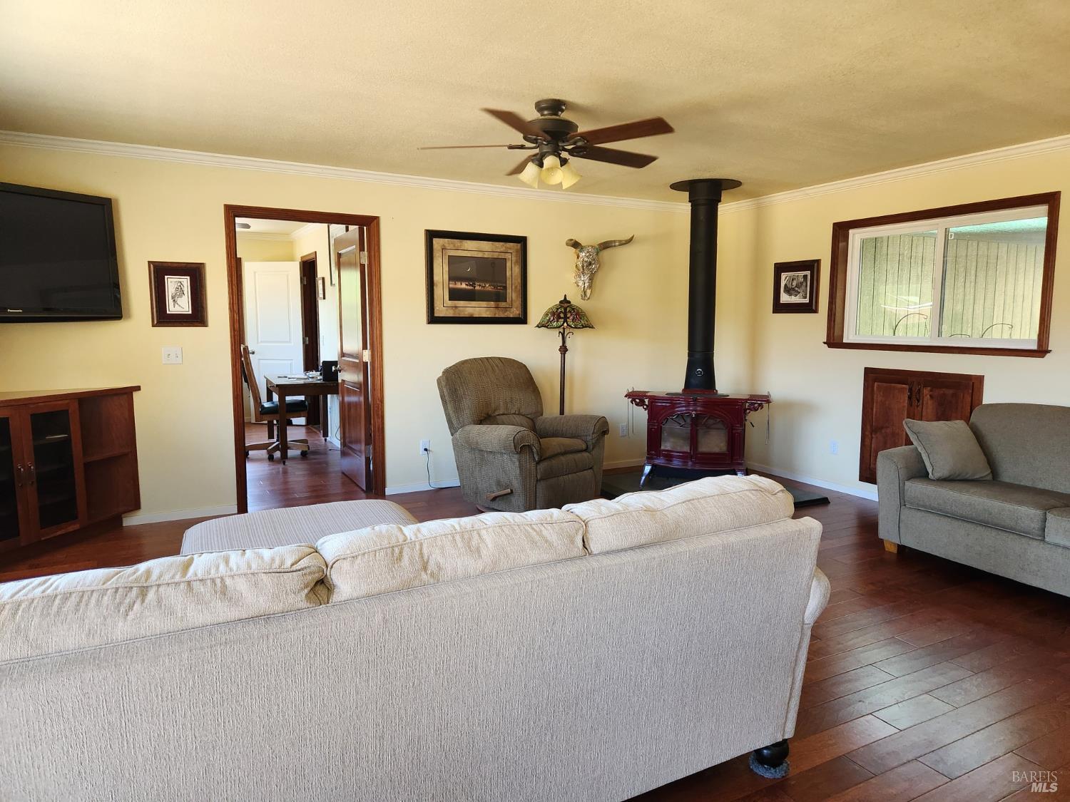 Detail Gallery Image 4 of 64 For 8225 Spyrock Rd, Laytonville,  CA 95454 - 2 Beds | 2 Baths