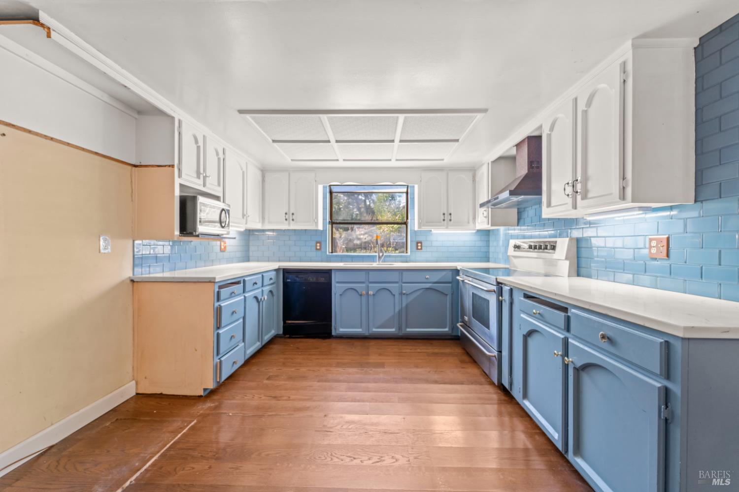 Detail Gallery Image 13 of 26 For 1051 Vassar Dr, Napa,  CA 94558 - 4 Beds | 3 Baths