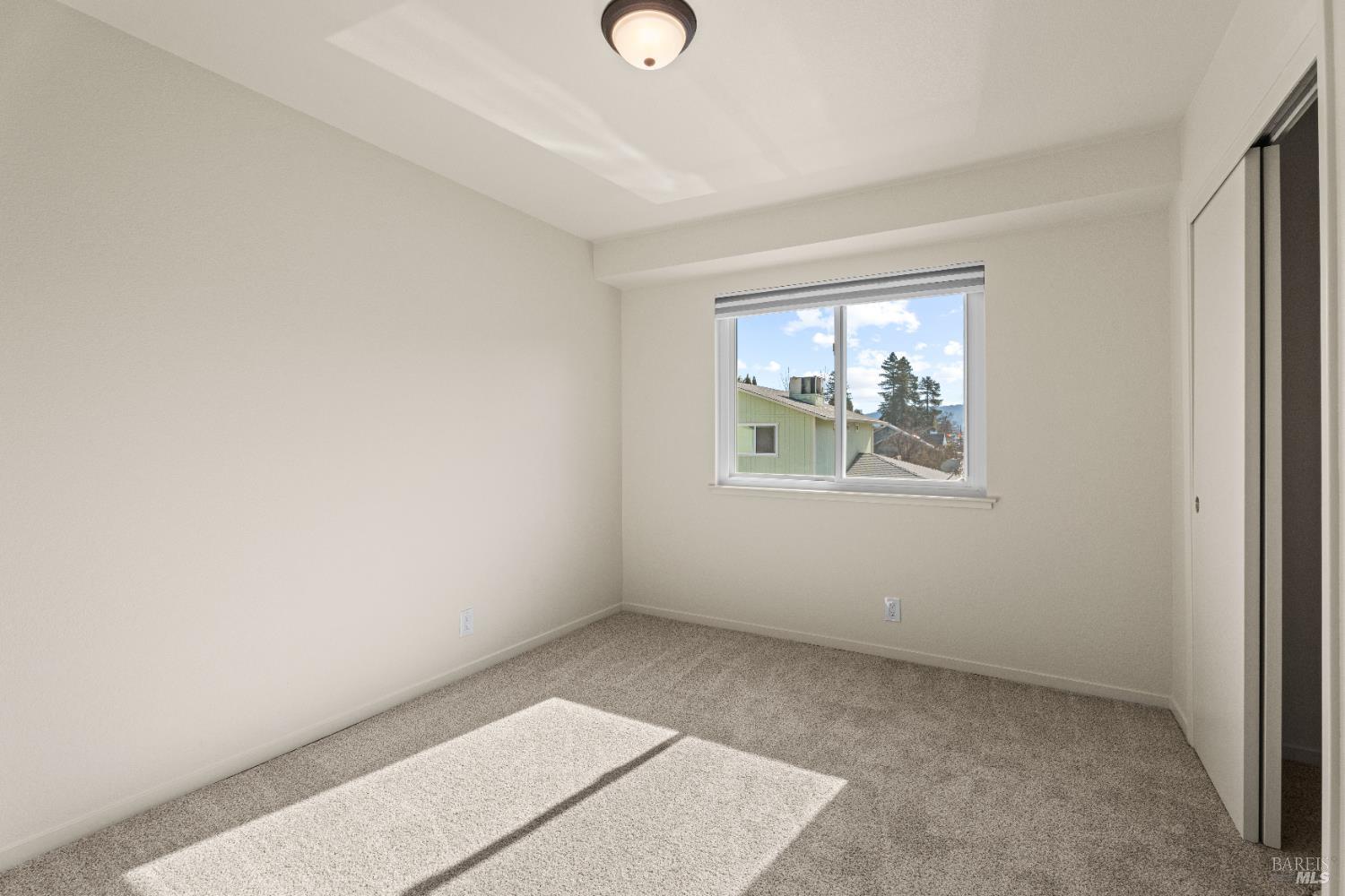 Detail Gallery Image 14 of 20 For 201 Main Cir, Ukiah,  CA 95482 - 3 Beds | 2 Baths