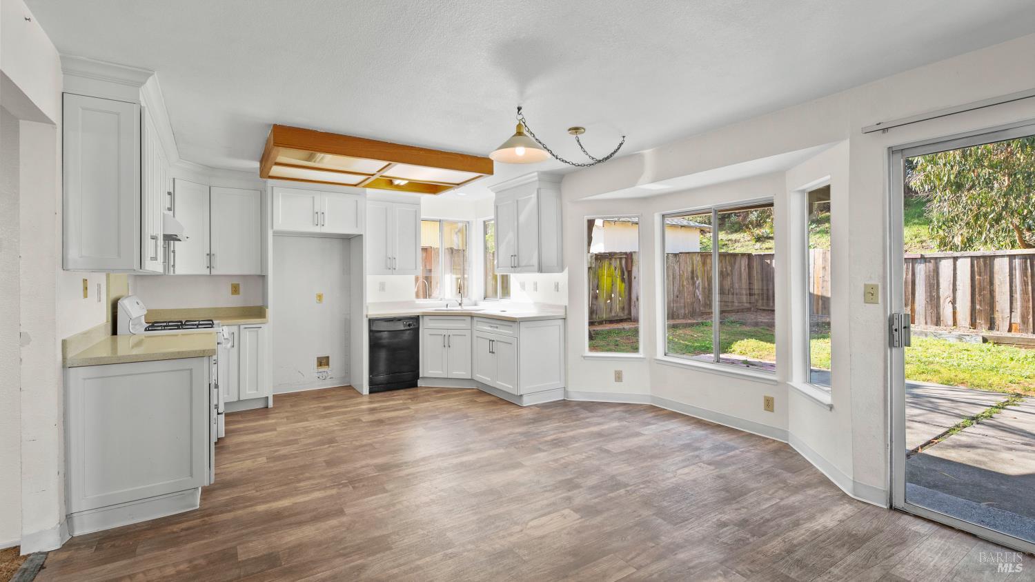 Detail Gallery Image 14 of 36 For 157 James River Rd, Vallejo,  CA 94591 - 4 Beds | 2/1 Baths