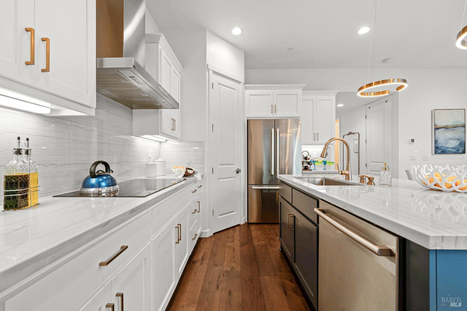 Detail Gallery Image 14 of 56 For 591 Madison St, Petaluma,  CA 94952 - 4 Beds | 3/1 Baths