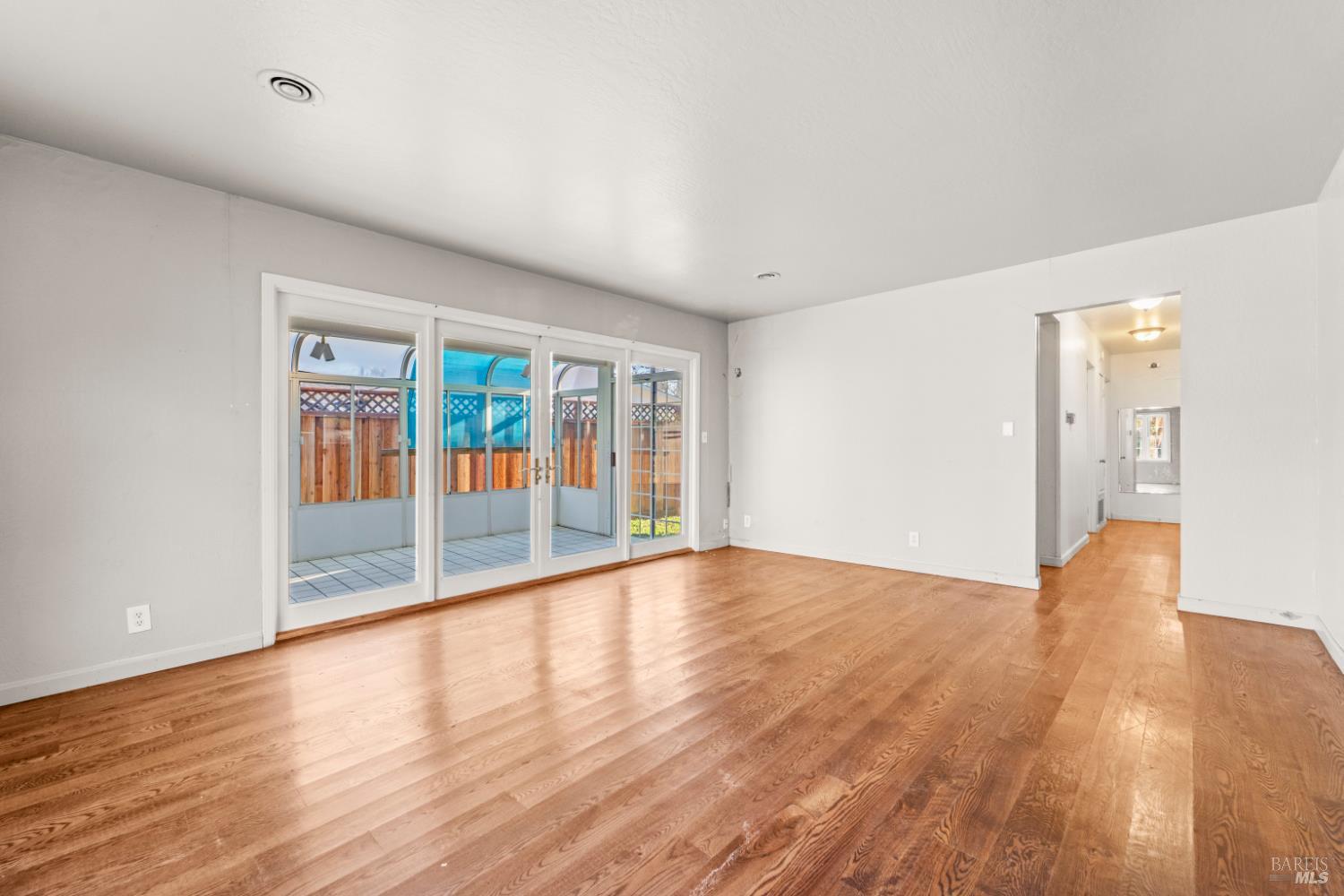 Detail Gallery Image 11 of 26 For 1051 Vassar Dr, Napa,  CA 94558 - 4 Beds | 3 Baths